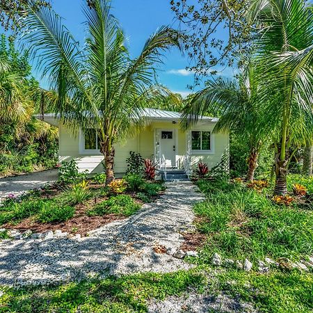 Casa Posada - So Close You Can Hear The Waves Historic Beach Cottage W Beach Gear Anna Maria Exterior photo
